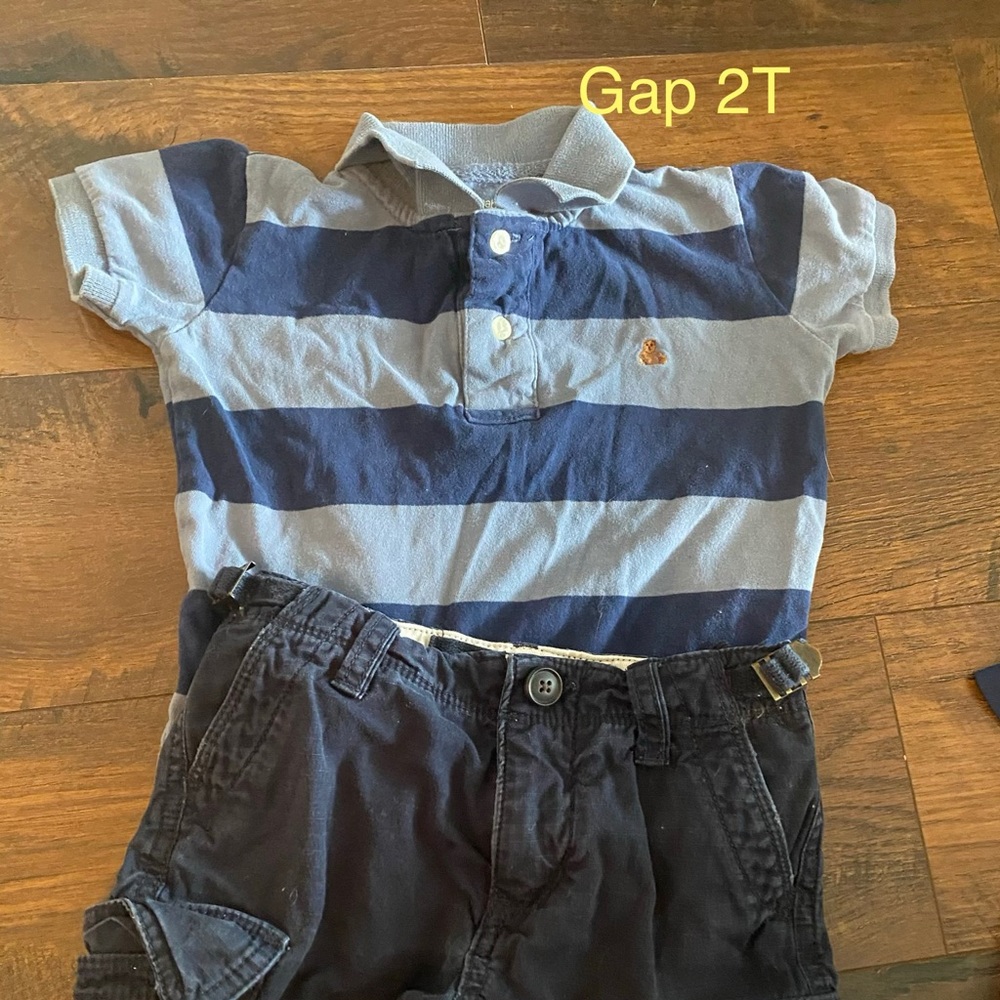 Gap 2t outfit with blue shirt and cargo shorts